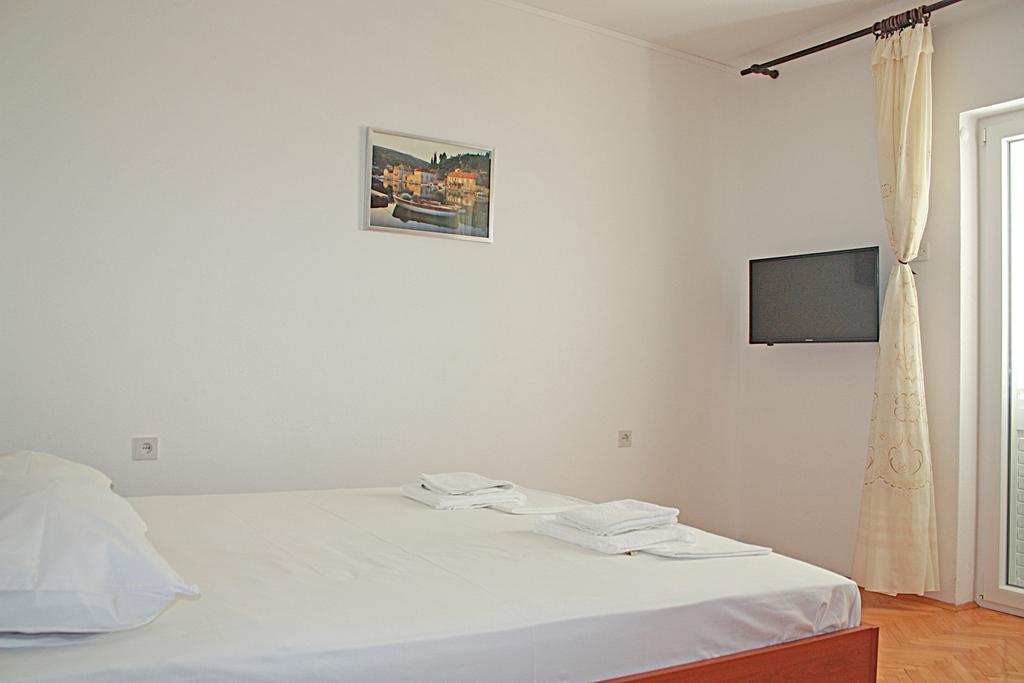 Bougainvillea Apartments Makarska Esterno foto
