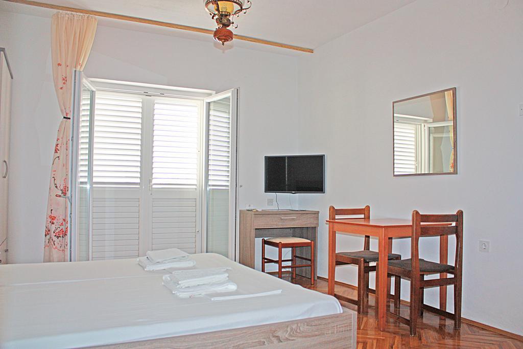 Bougainvillea Apartments Makarska Esterno foto