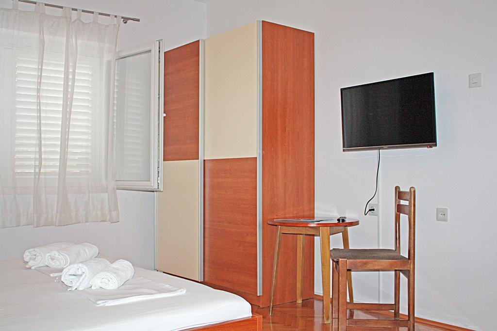 Bougainvillea Apartments Makarska Esterno foto